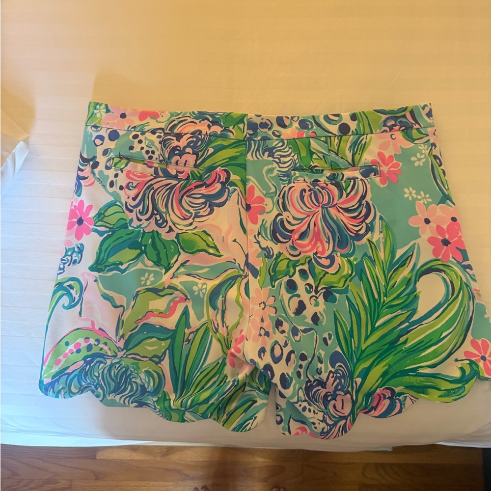 Lilly Pulitzer Blue and Pink Floral Women's Shorts - Picture 7 of 8